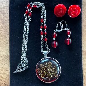 Classic Hardware Red and Gold Floral Pendant Necklace Set